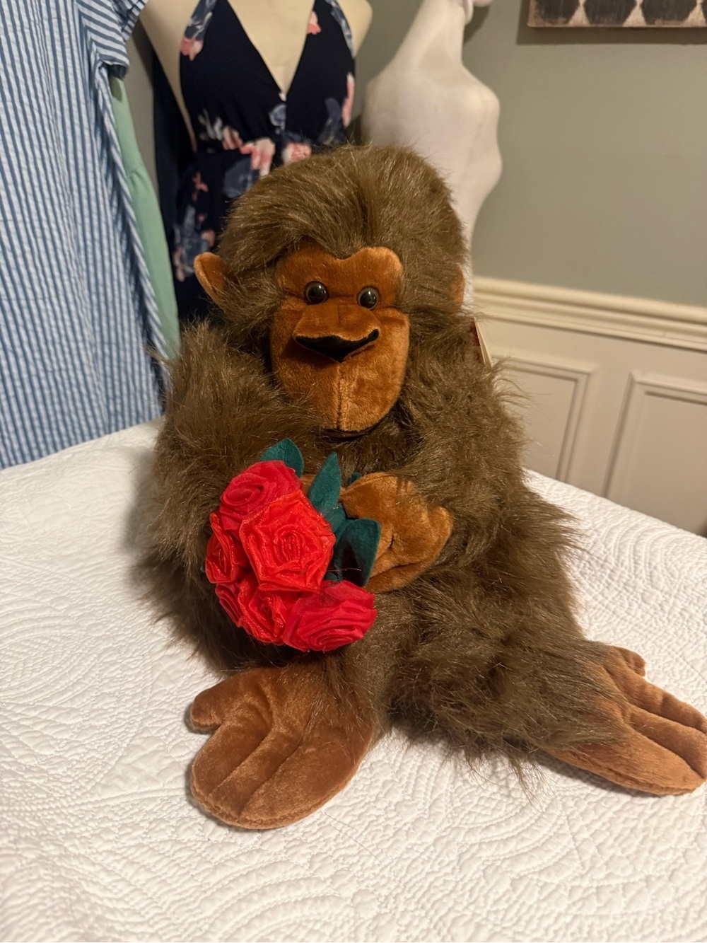 Preferred Plush Arnie Orangutan Monkey w Roses Plush 2000 Vintage Tagged